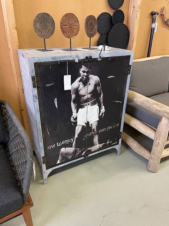 Cassettiere: Kommode Hochkommode recyceltes Metall Unikat Muhammad Ali – Nuovo (secondo la descrizione) da Zollikofen venduto da uniqueroom