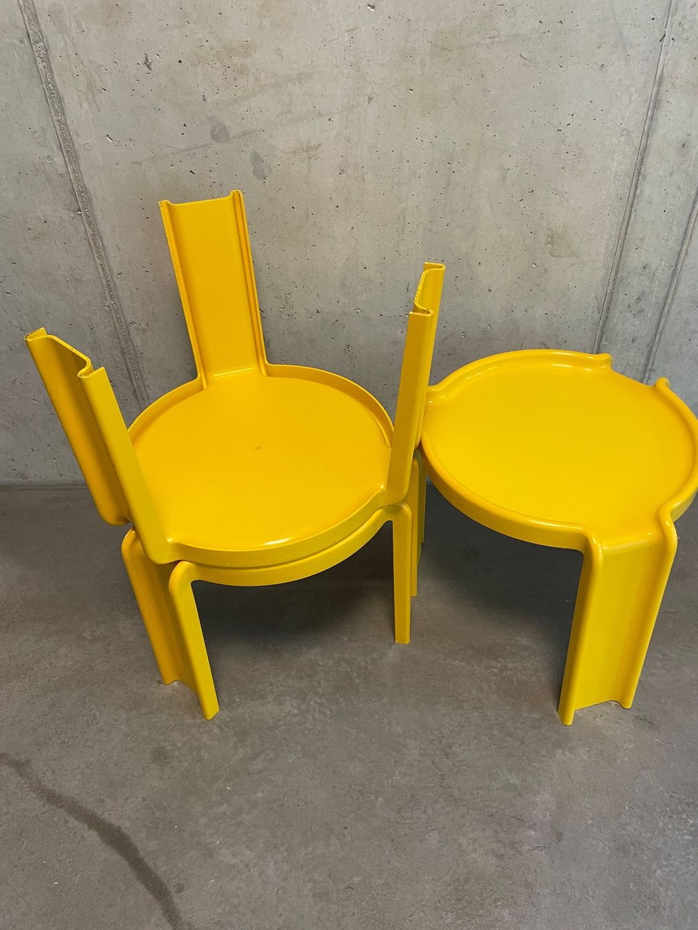 Kartell Tavoli: KARTELL Giotto Stoppino Set Nesting Coffee Table gelb – Usato da Zürich venduto da starch.studio 7