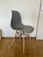 4 Designstühle im Eames-/DSW-Stil