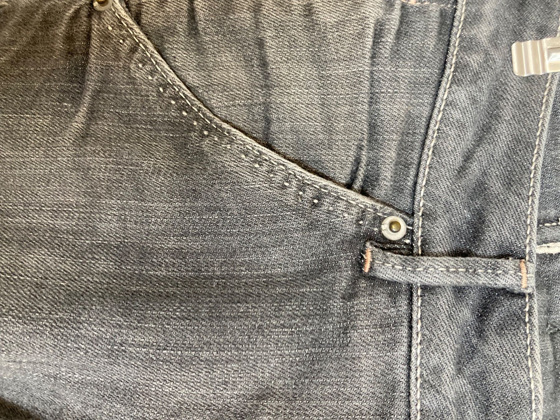 H&M Pantaloni: H&M Bermudas Mädchen Gr. 140, grau – Usato da Meggen venduto da tulipe21 3