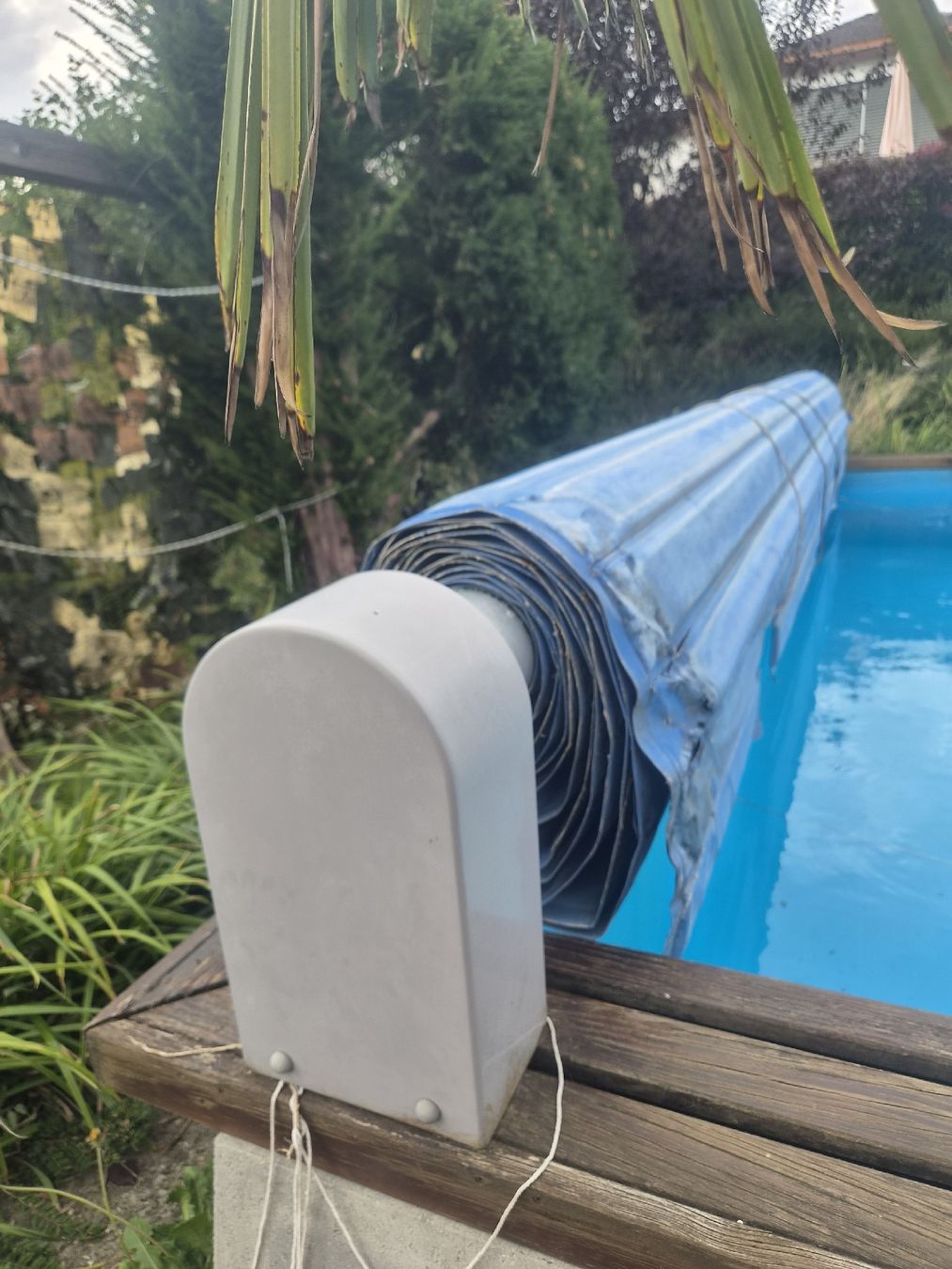 Schwimmbad: Poolabdeckung mit Aufrollvorrichtung elektrisch – Gebraucht aus Safnern von ROEDGM 1