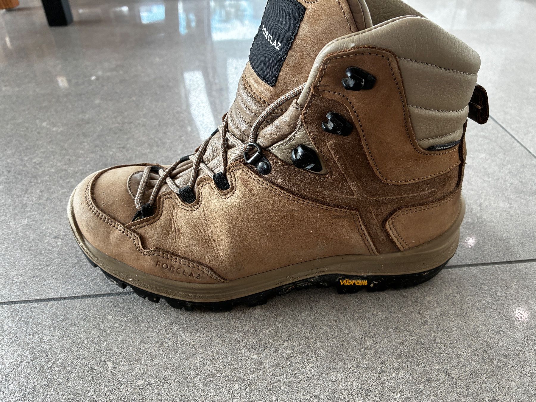 Decathlon Scarpe da uomo: Chaussures randonnée T40-41 – Usato da Corcelles-près-Payerne venduto da CyndelleMaiwen 5