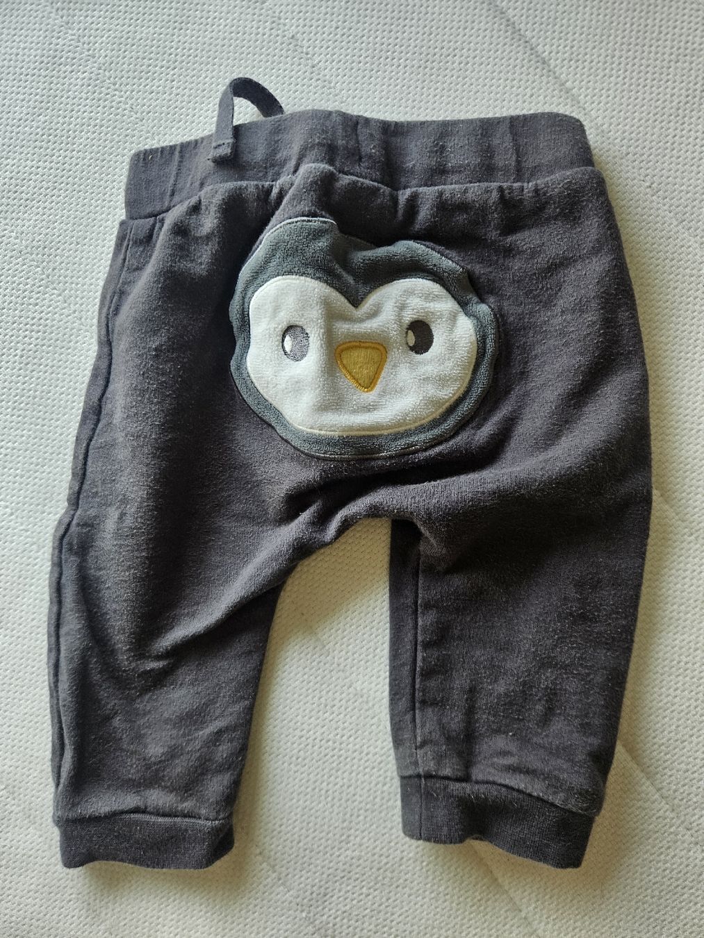 Pantaloni: Kinderhose Gr. 62 Motiv Pinguin  – Usato da Wil SG venduto da an_ka 1