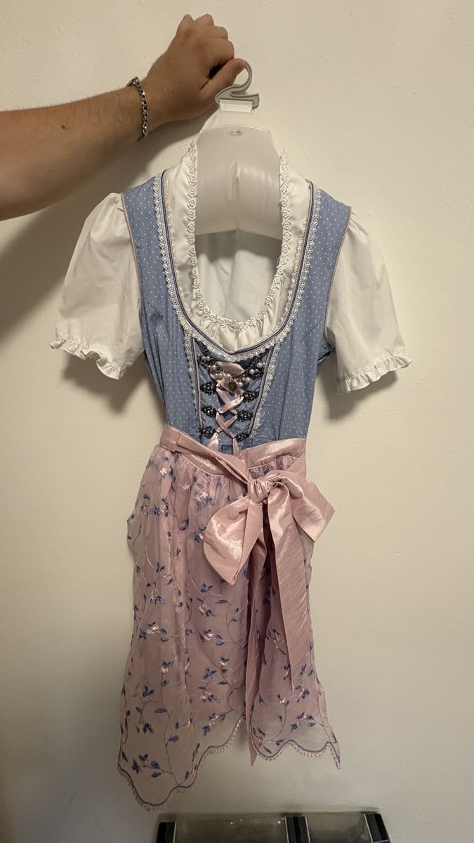 Vestiti: Amisu Dirndl mit Krüger Bluse – Nuovo (secondo la descrizione) da Turbenthal venduto da Isa_Enzo