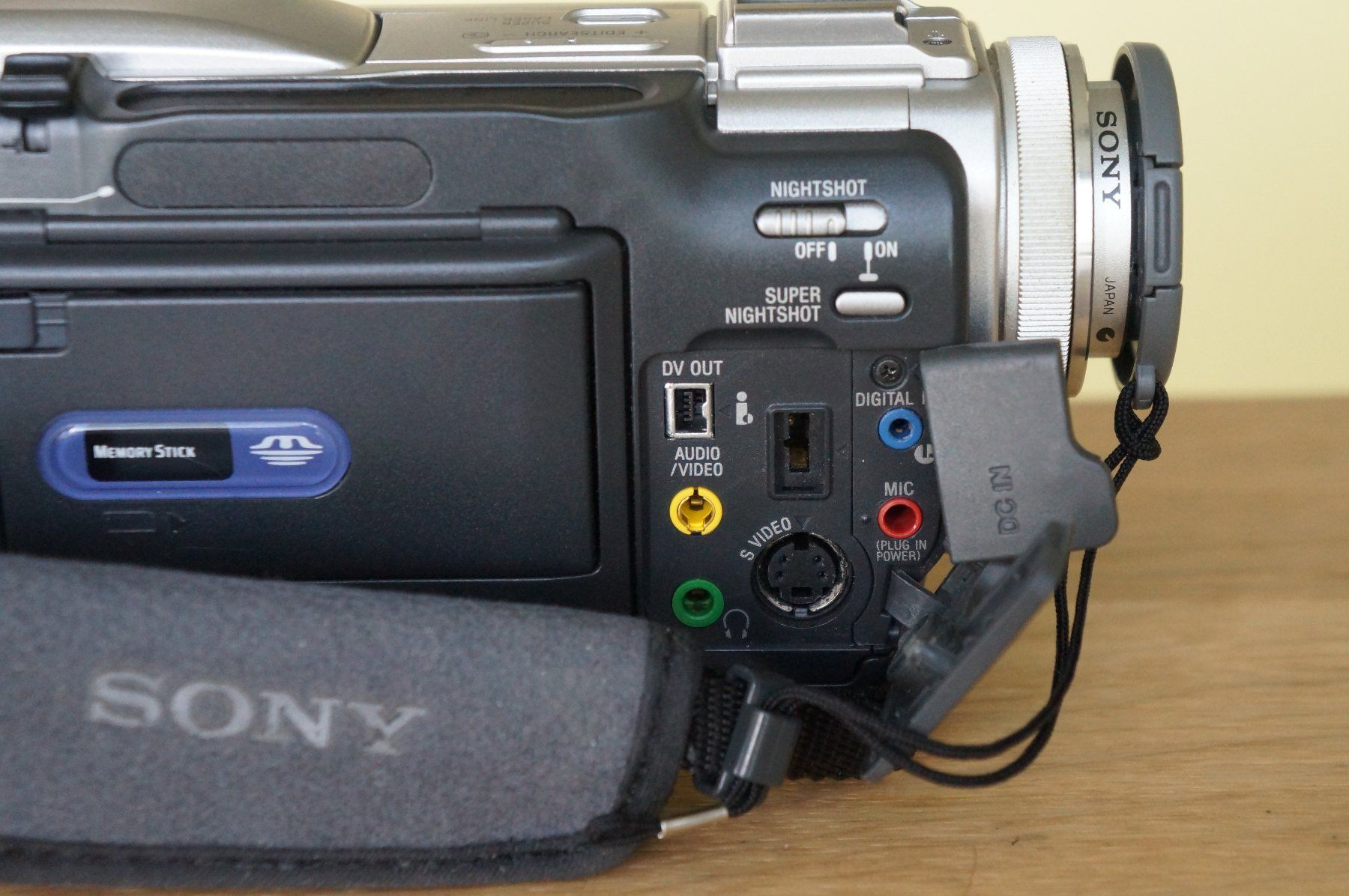 Sony Videocamere: Sony TRV11E ... MiniDV Camcorder ... funktioniert – Usato da St.Gallen venduto da My_tinker 6