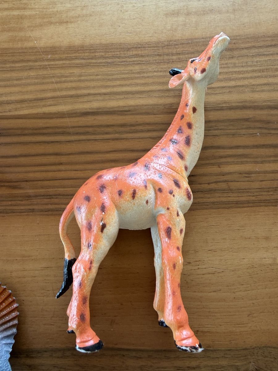 Spielzeuge: Tierfiguren Set Giraffe Elefant Zebra Bär Dino – Gebraucht aus Luzern von La_sfinge 5