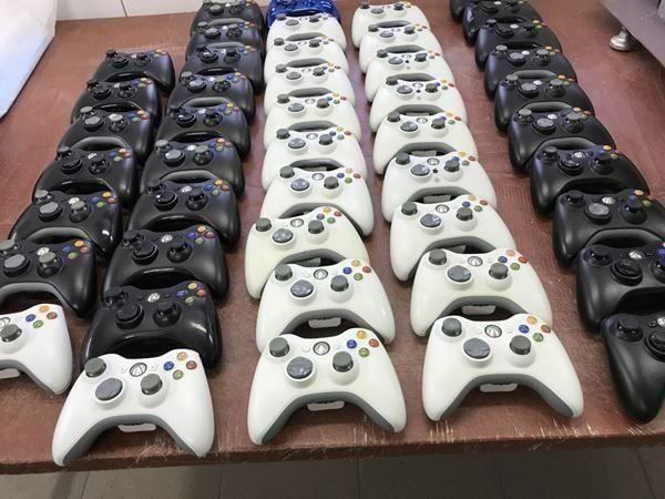 Controller: XBOX 360 BATTERIENFACH Schwarz od.Weiss – Nuovo e nell'imballaggio originale da Arisdorf venduto da comestibles 4