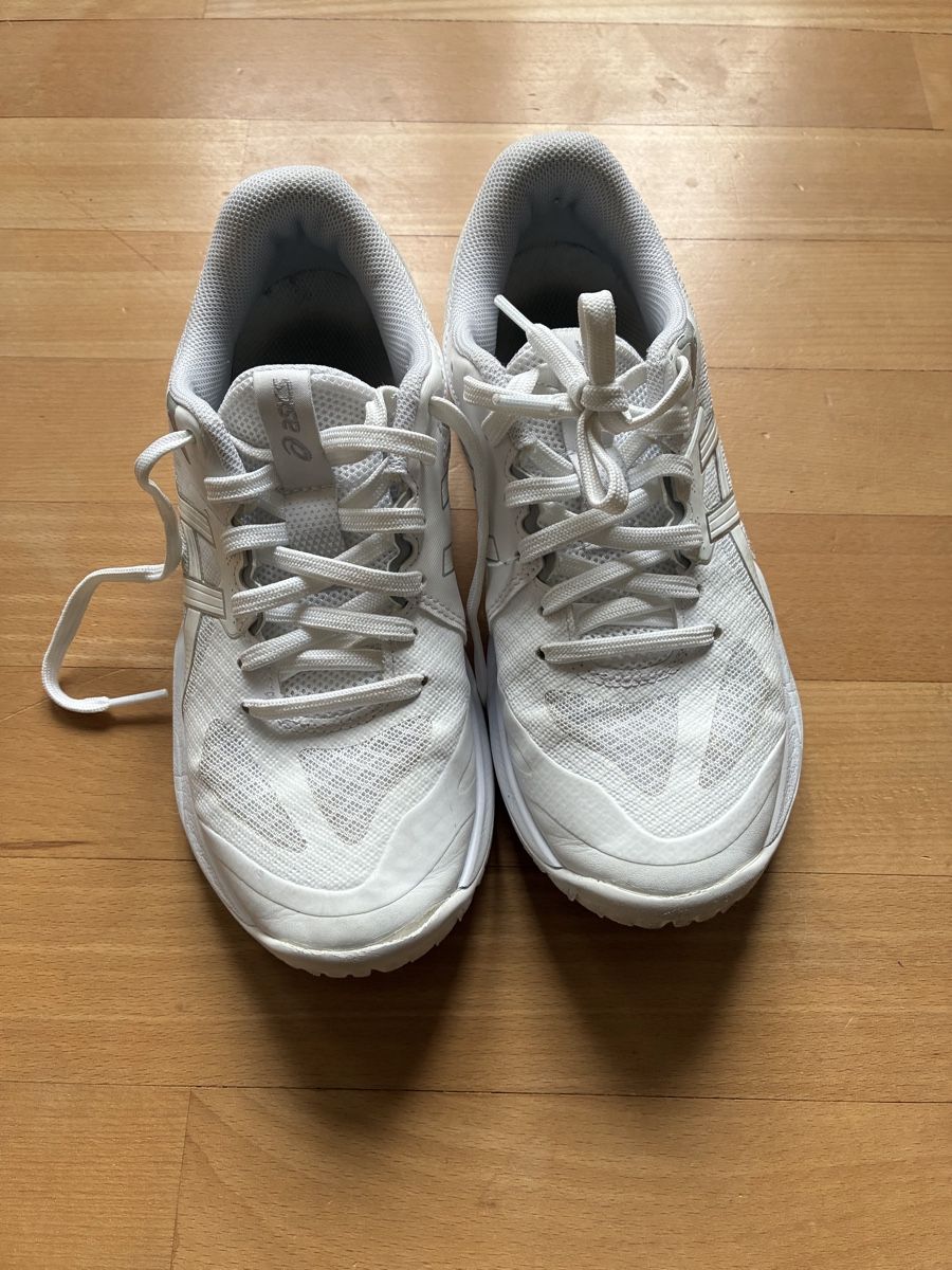 Asics Scarpe per ragazzi: Asics Hallenturnschuhe Gr.38 – Usato da Gachnang venduto da Liv014