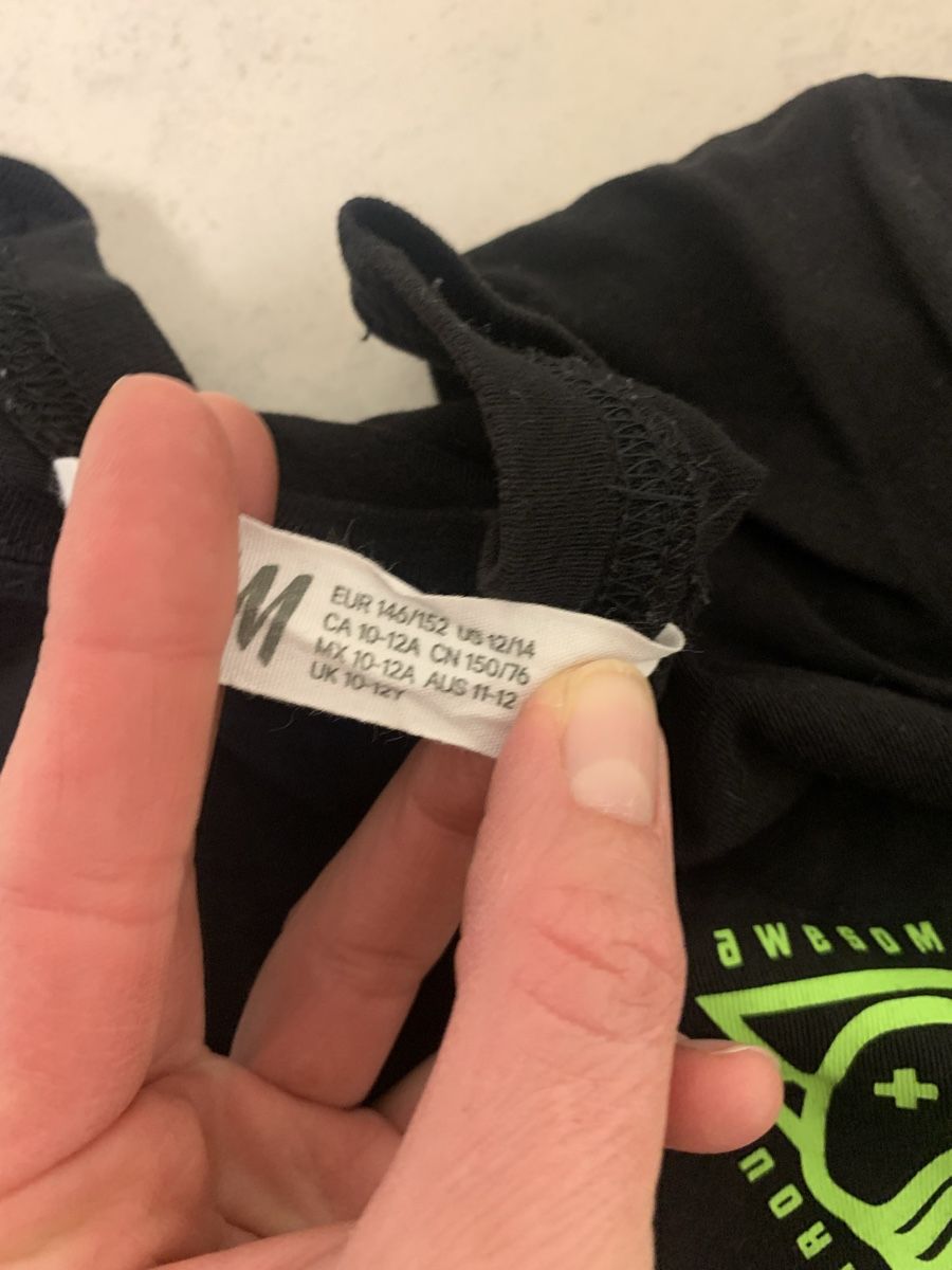 H&M Chemises, T-shirts & Polos: Zwei Shirts – D'occasion à Luzern par Boudin03 2