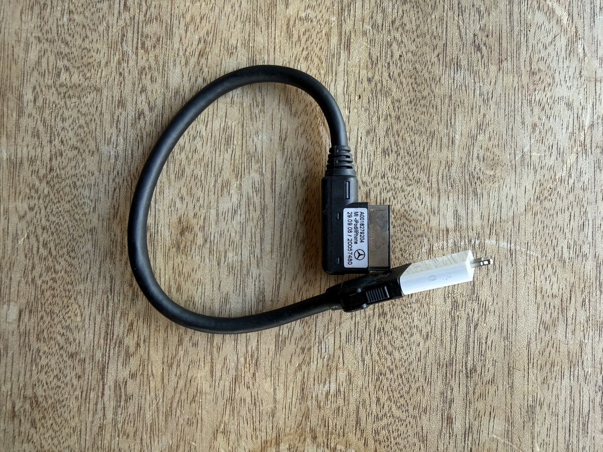 Mercedes-Benz Unità & Adattatore: Mercedes Adapter IPhone IPod – Usato da Zürich venduto da sh1000