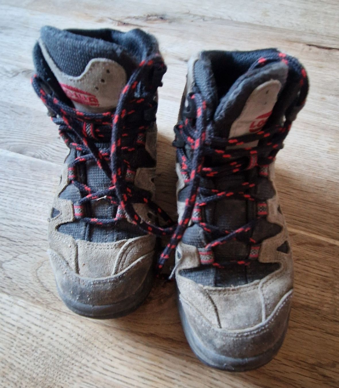 Scarpe per ragazzi: Wanderschuhe gr.31 – Usato da Mülligen venduto da Dela19 1