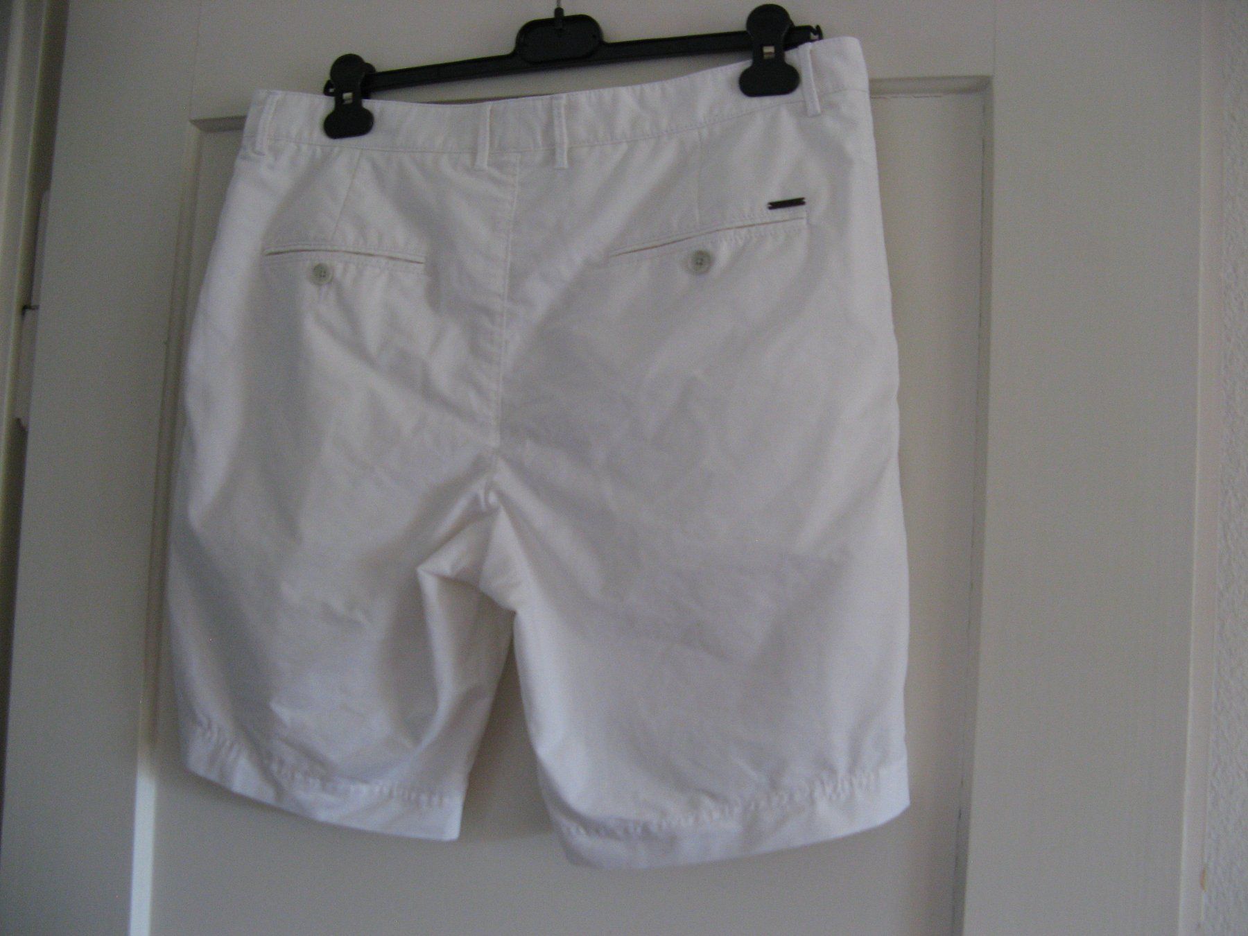 Hugo Boss Hosen: kurze, weisse Boss Shorts – Gebraucht aus Zürich von apil 1