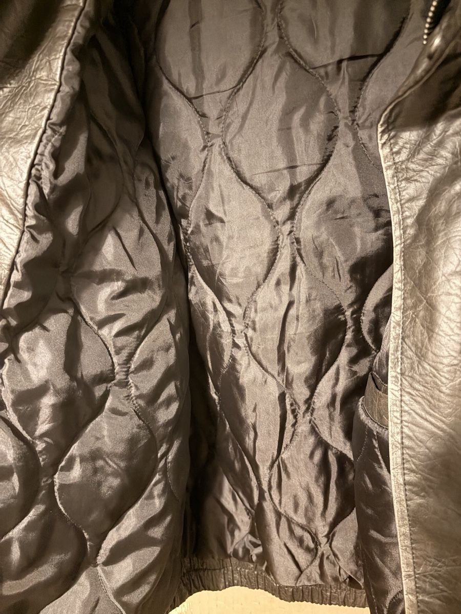 Jacken: Veste en cuir matelassée – Neu (gemäss Beschreibung) aus Chavannes-Renens von jtaram 3