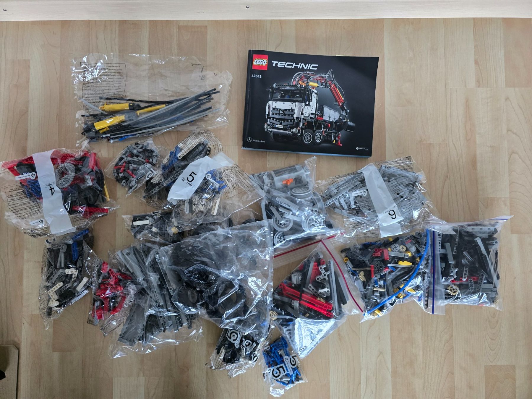 Lego Kit di costruzioni: LEGO technic - Mercedes-Benz Arocs – Usato da Zürich venduto da uwe_t95r 4