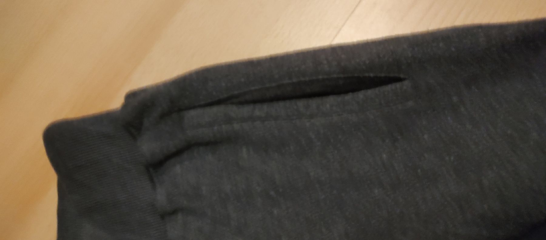 Hosen: Trainerhose Damen – Gebraucht aus Grenchen von car_qq2t 2
