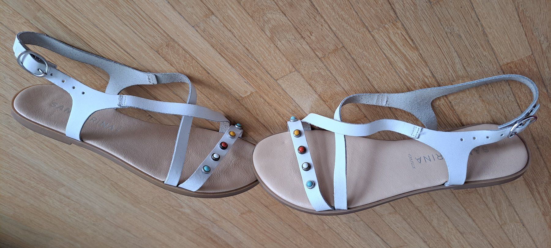 Scarpe da donna: Sandales estivales blanches – Nuovo (secondo la descrizione) da Le Mont-sur-Lausanne venduto da olatiu