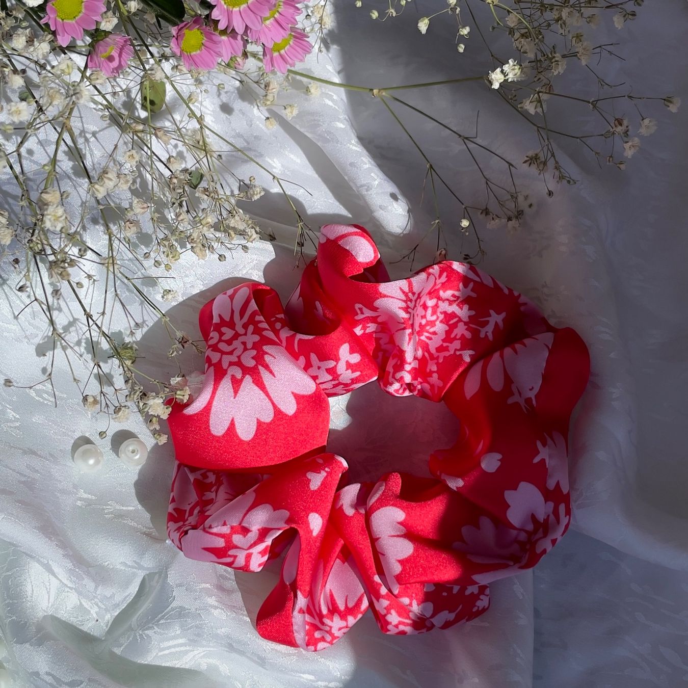 Haarschmuck: Seide Scrunchie - Blumenrot - Elegant - Handgemachte - Neu! – Neu und originalverpackt aus Vals von ABA-Atelier 6