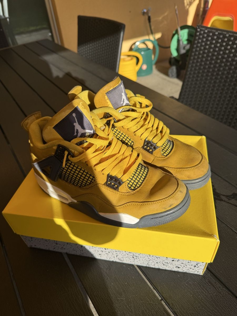 Scarpe da uomo: Air Jordan 4 Yellow Thunder – Usato da Huttwil venduto da sar_lbv8