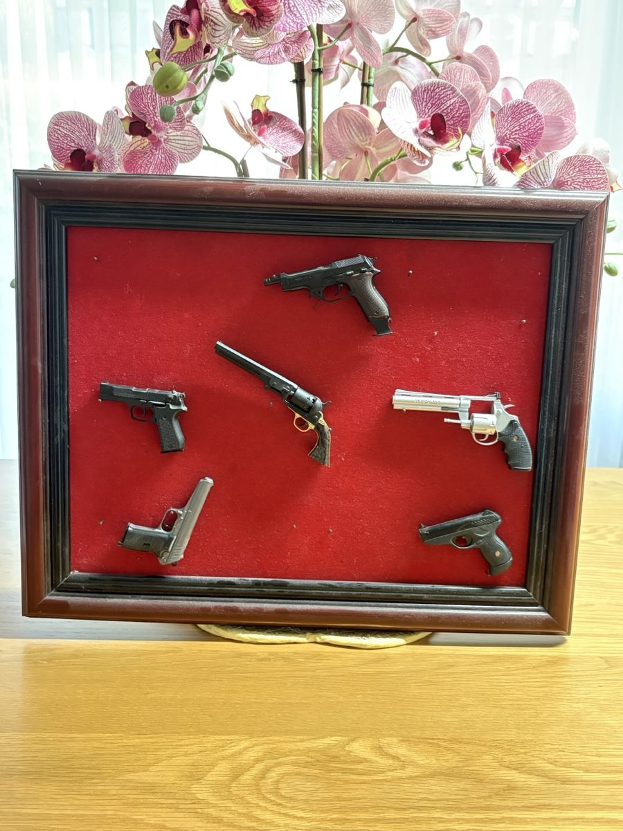Kits de montage: Cornice con armi decorative in miniatura – D'occasion à S. Antonino par LIKA91