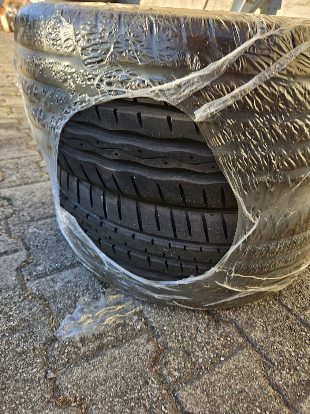 Pneus & Roues: Reifen 215/35ZR19 – Neuf (Voir description) à Lupfig par Sascha_97 4