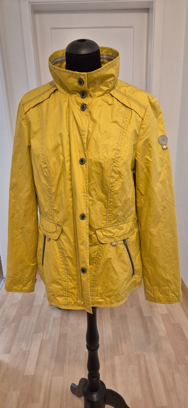 Gil Bret Jacken: Gil Bret Übergangsjacke Gr. 40, Senfgelb – Gebraucht aus Schwyz von Vesparider01