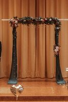 Traubogen/Hochzeitsbogen mit Kunstblumen, Lichtern, Tüchern
