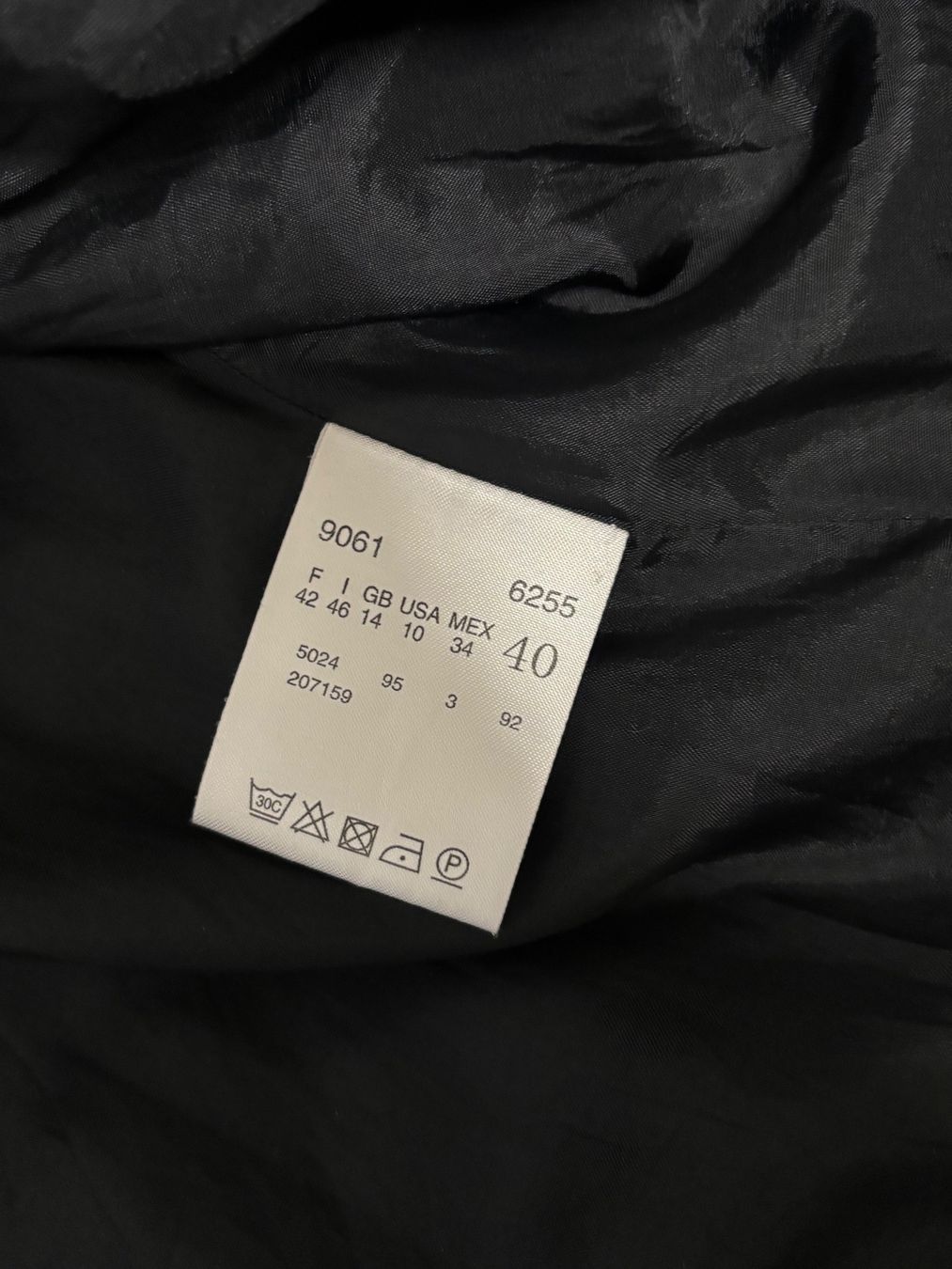 Giacche: Veste noire chaude longue taille 40 type doudoune – Usato da Salvenach venduto da gwenwywar 1