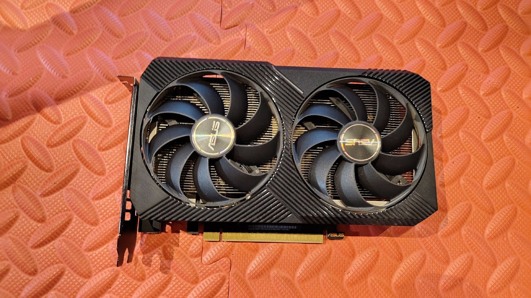 Asus Schede grafiche: RTX3060 Ti Grafikkarte Mini V2, 8GB – Usato da Hochfelden venduto da Fusion_Print