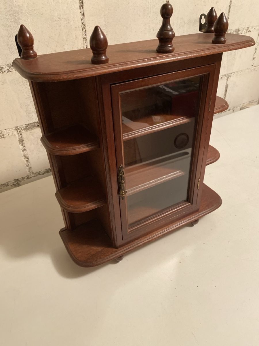 Vitrinen: Kleine Vitrine aus Holz – Gebraucht aus Mülligen von Flockenstiel 1