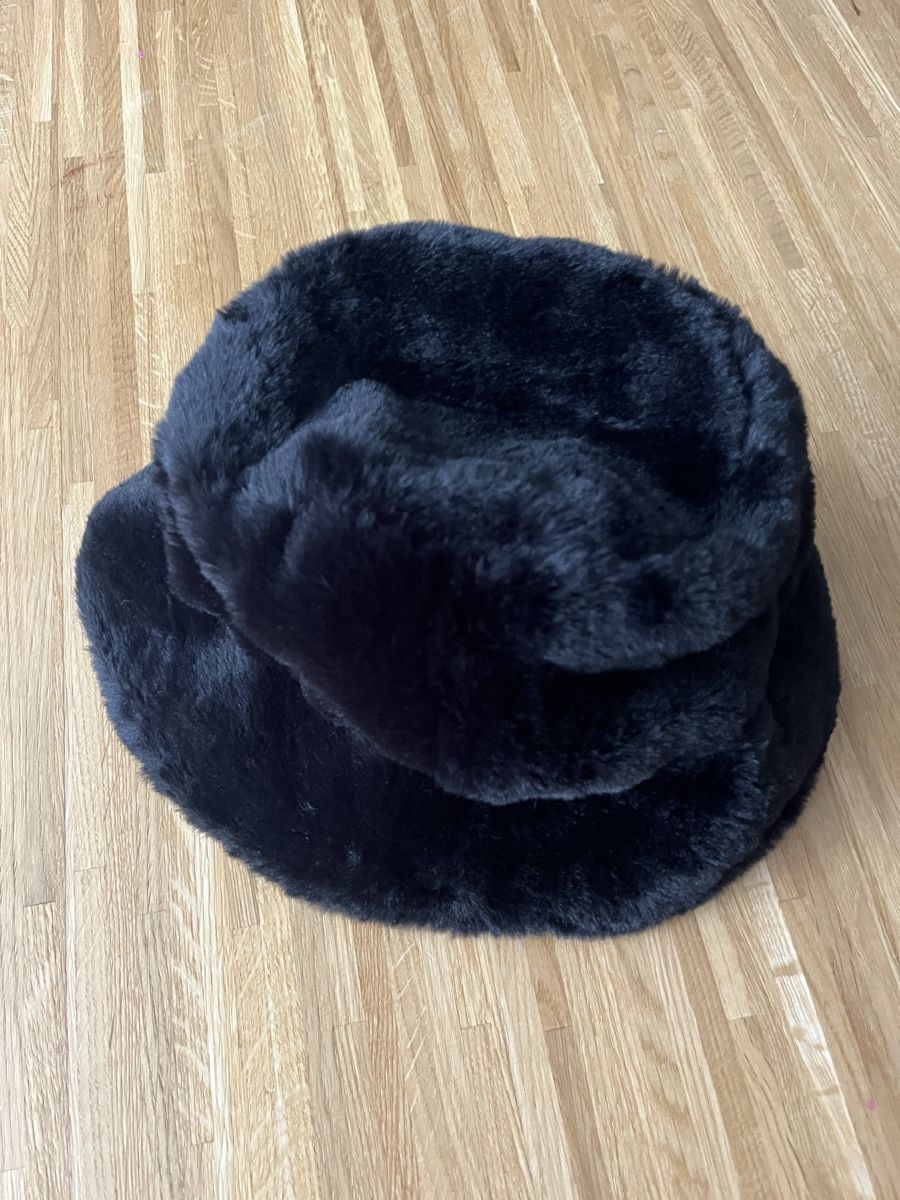 Copricapi, berretti & cappellini: Schwarzer Faux Fur Bucket Hat – Usato da Meierskappel venduto da Mial_2 1