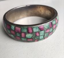 Bunter Armreif mit Mosaik aus rosa und grünem Halbedelstein