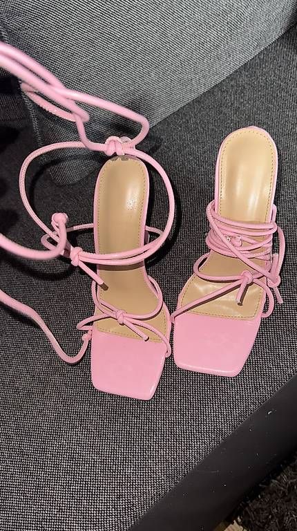 Scarpe da donna: PINKE RIEMCHEN-HIGH-HEELS – Usato da Gossau SG venduto da 2002gomes2002
