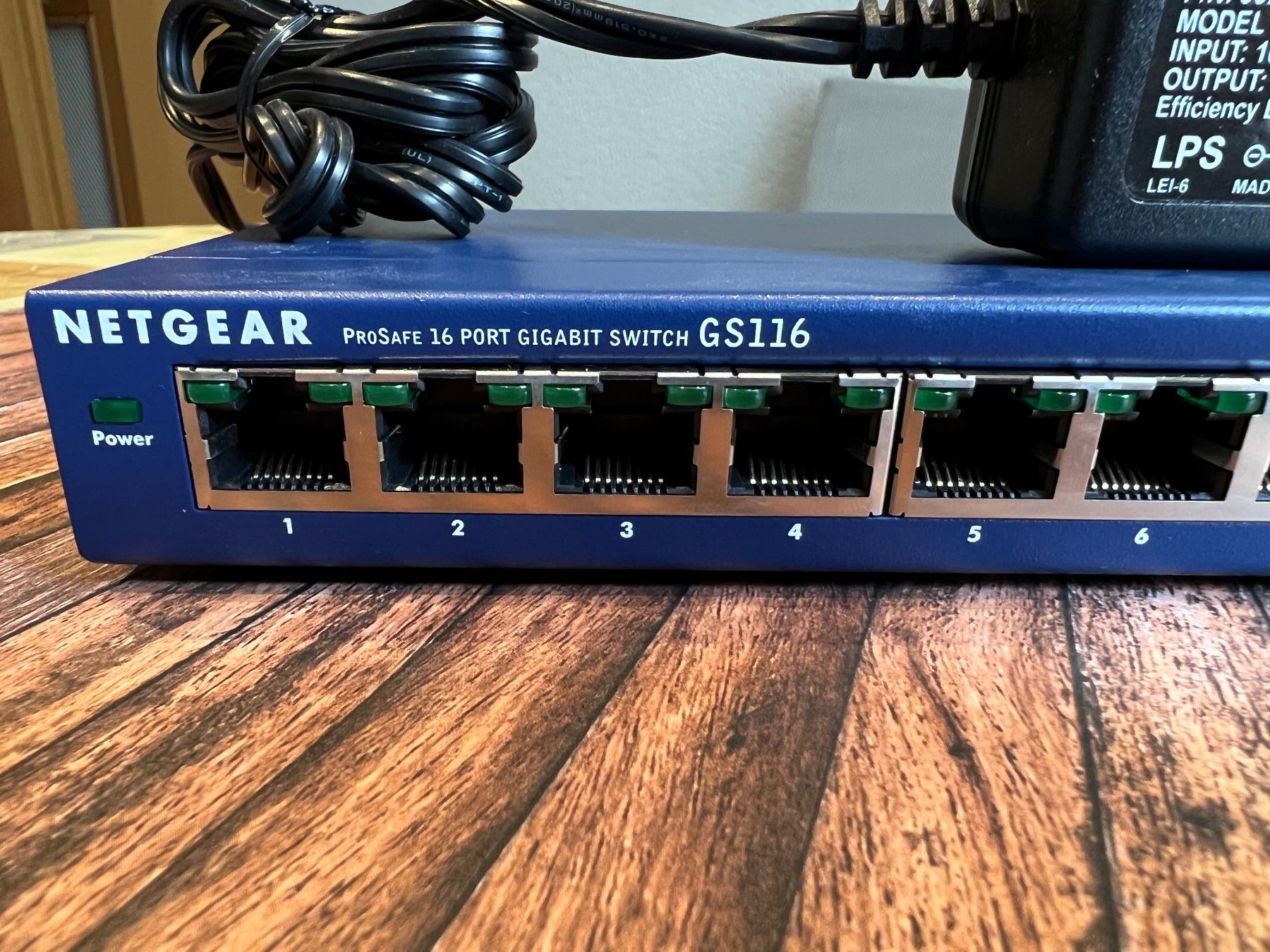 Netgear Hubs & Switches: Netgear ProSafe 16 Port Gigabit Switch GS116 – Gebraucht aus Hölstein von  3