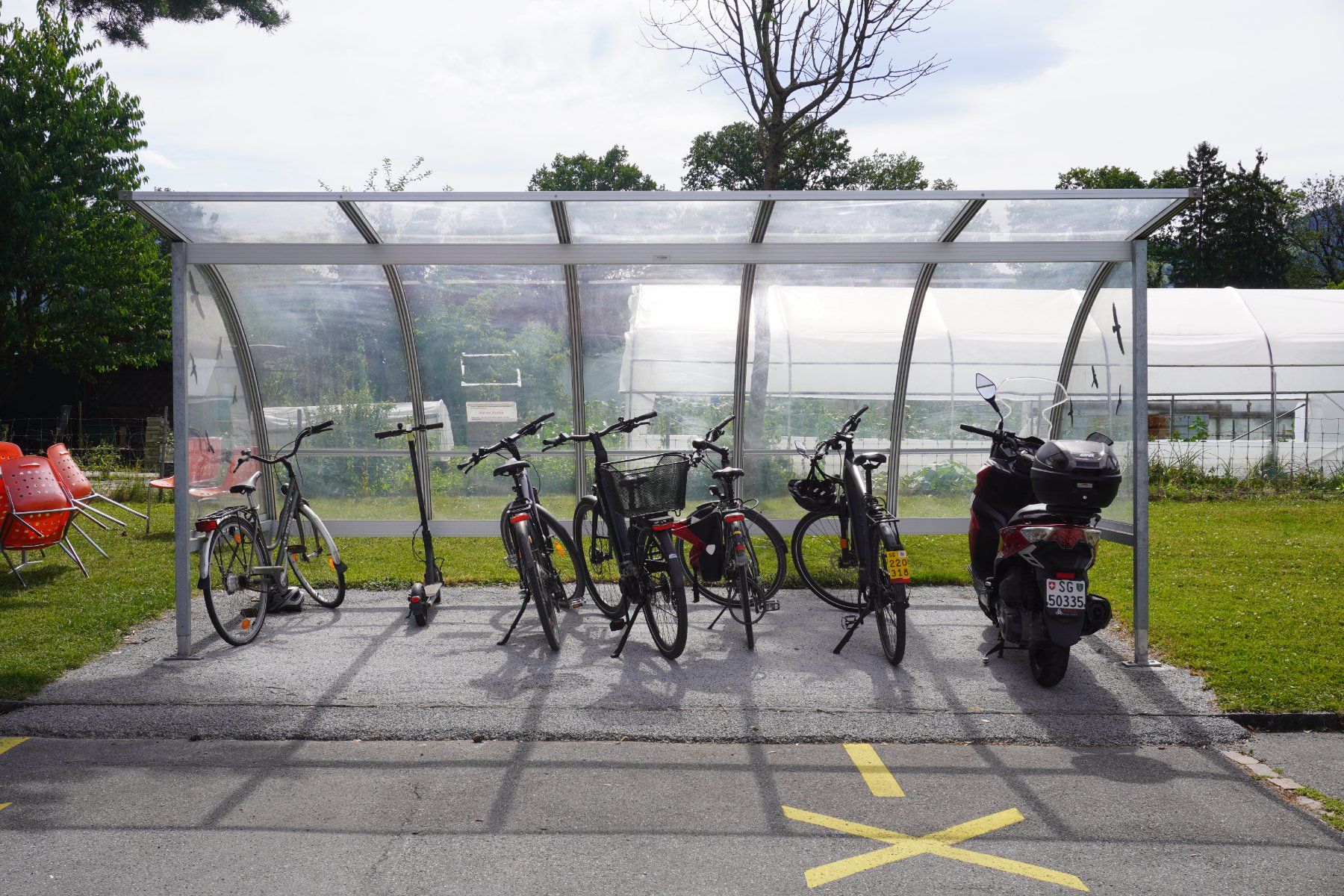Rifugi: Velounterstand Glasmetall – Usato da Zürich venduto da reMaterial 1