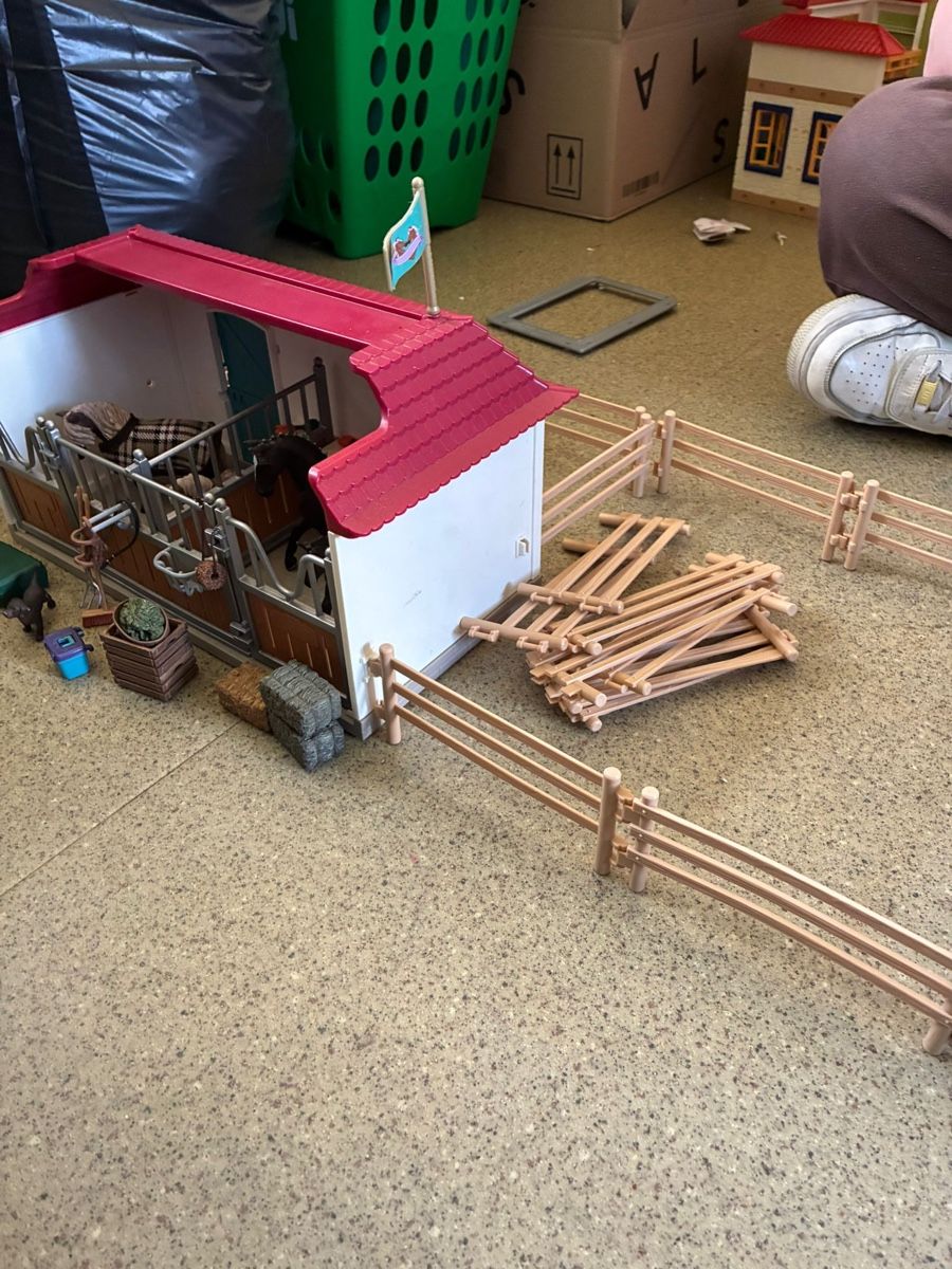 Schleich Spielzeuge: Schleich Haus mit Stall – Gebraucht aus Zuchwil von moa_kel 3