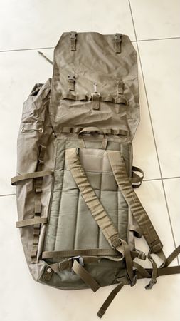 Sack Militär mit Trägern olivgrün guter Zustand