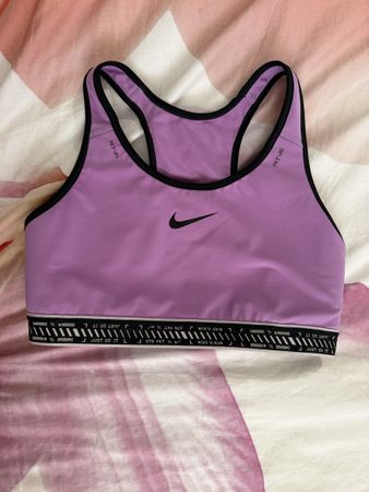 Brassière de sport NIKE couleur violet 