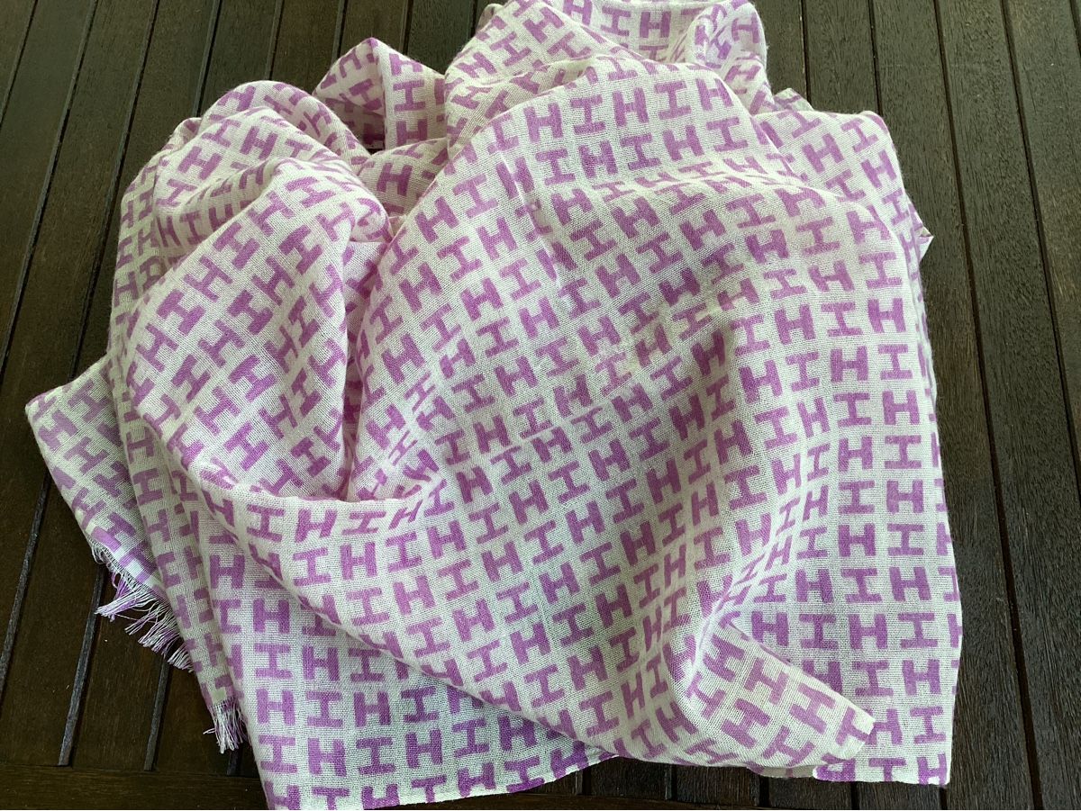 Hemisphere Foulard & Sciarpe: Foulard Hemisphere – Usato da Basel venduto da Viktoria1958 2