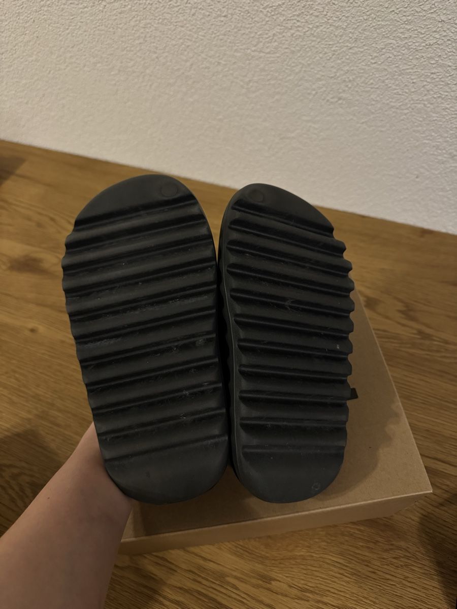 Adidas Herrenschuhe: Yeezy Slide – Neu und originalverpackt aus Oberglatt ZH von beacoutinho 5