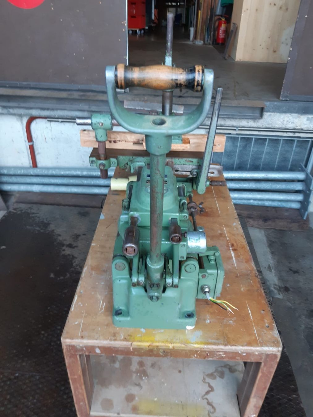 Festo Tutte le macchine: Wandkettenstemmer Festo, 380 V – Usato da Ulisbach venduto da MSH01 5