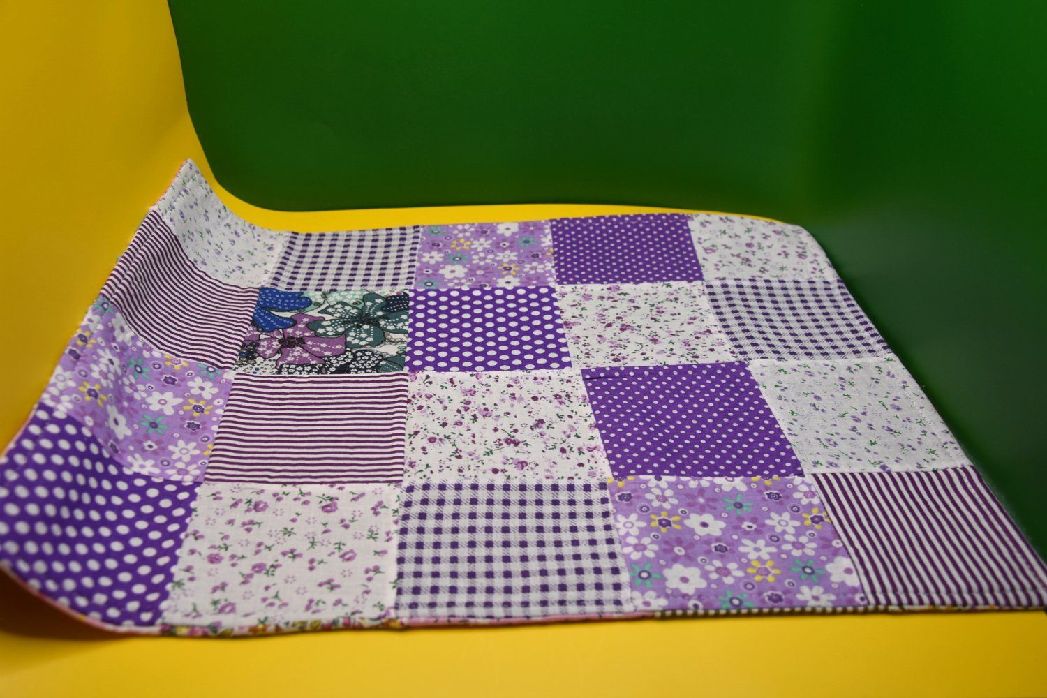 Tessuti: Patchwork-Tischset mit beidseitigen Motiven in div. Farben – Nuovo (secondo la descrizione) da St. Gallen venduto da Elmarotto 5
