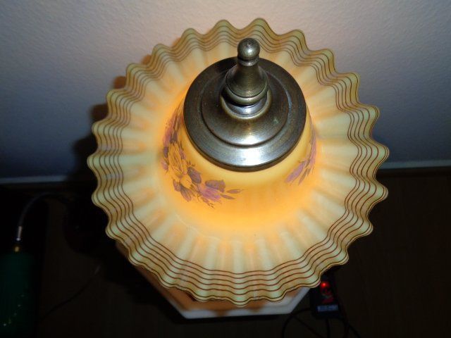 Lampade: Tischleuchte aus Glas und Holz – Usato da Zürich venduto da Paykan 1