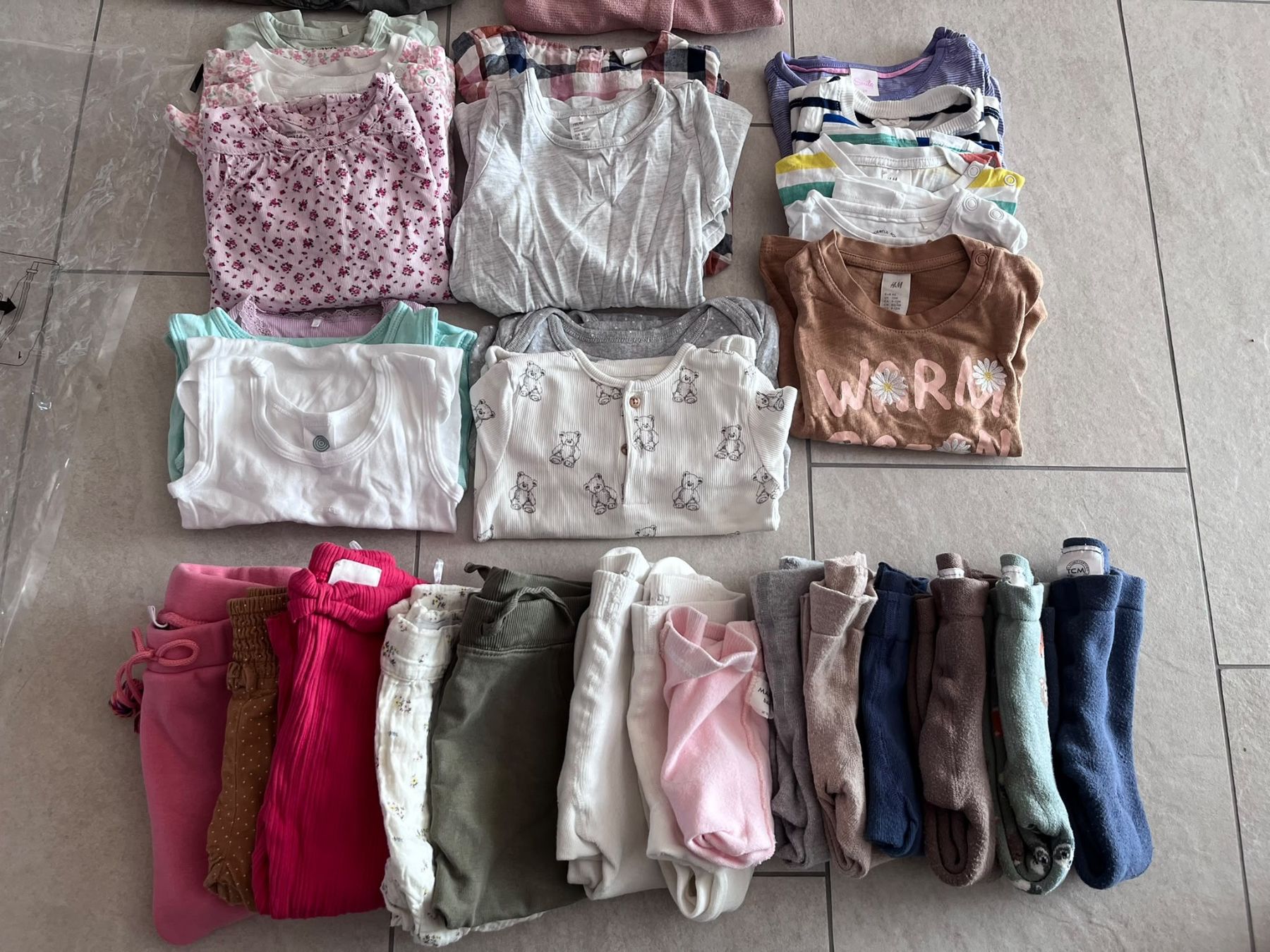 Lotti & Set di vestiti: Kleiderpaket Mädchen Gr. 80 – Usato da Rupperswil venduto da pqpwieur 2