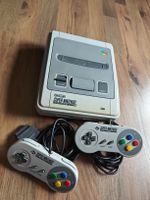 Super Nintendo SNES Konsole mit 2 Controllern