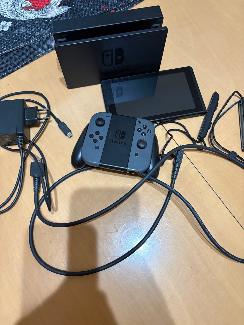 Nintendo Console: Nintendo Switch Konsole mit Zubehör – Usato da Bremgarten AG venduto da rom_lm8n