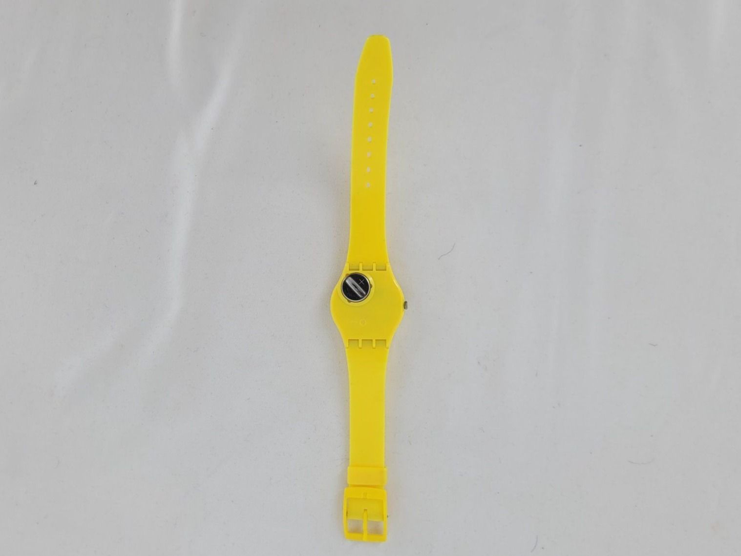 Swatch Uhren: SWATCH Montre jaune année 2009 – Gebraucht aus Lausanne von  1
