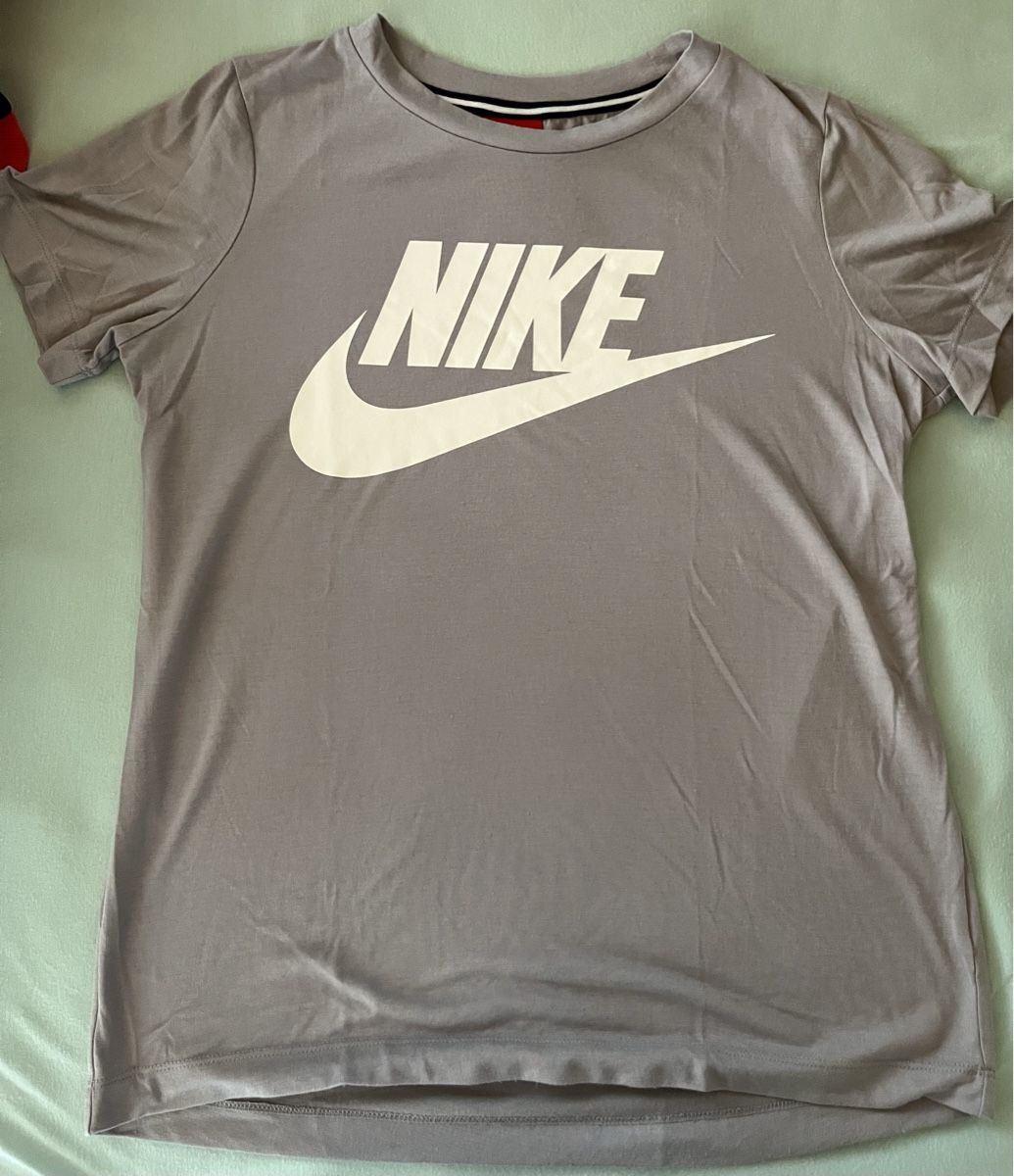 Nike T-Shirts: Tshirt – Gebraucht aus Möhlin von eny_lsk7