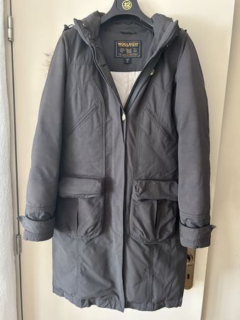 Woolrich Daunenmantel schwarz mit Pelz Grösse L neuwertig