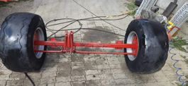 2 Achsen Hydraulisch gebremst. Nachlaufachse mit Feder.