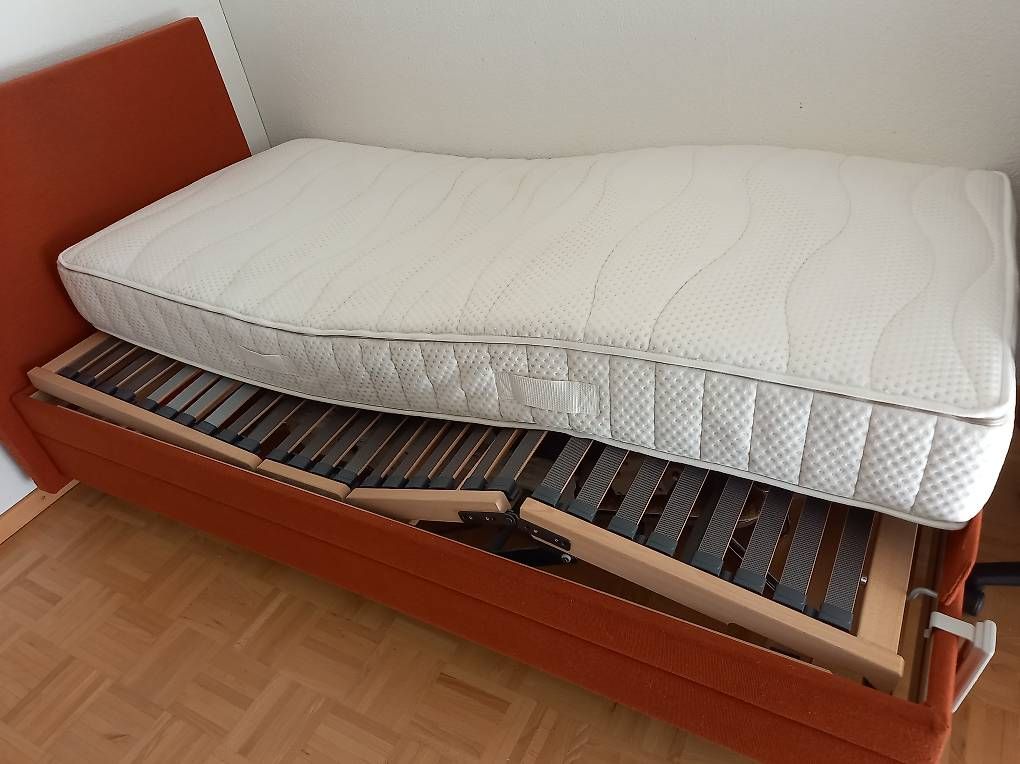 Letti: Verstell / Gesundheits Bett – Usato da Buochs venduto da von_mzm8